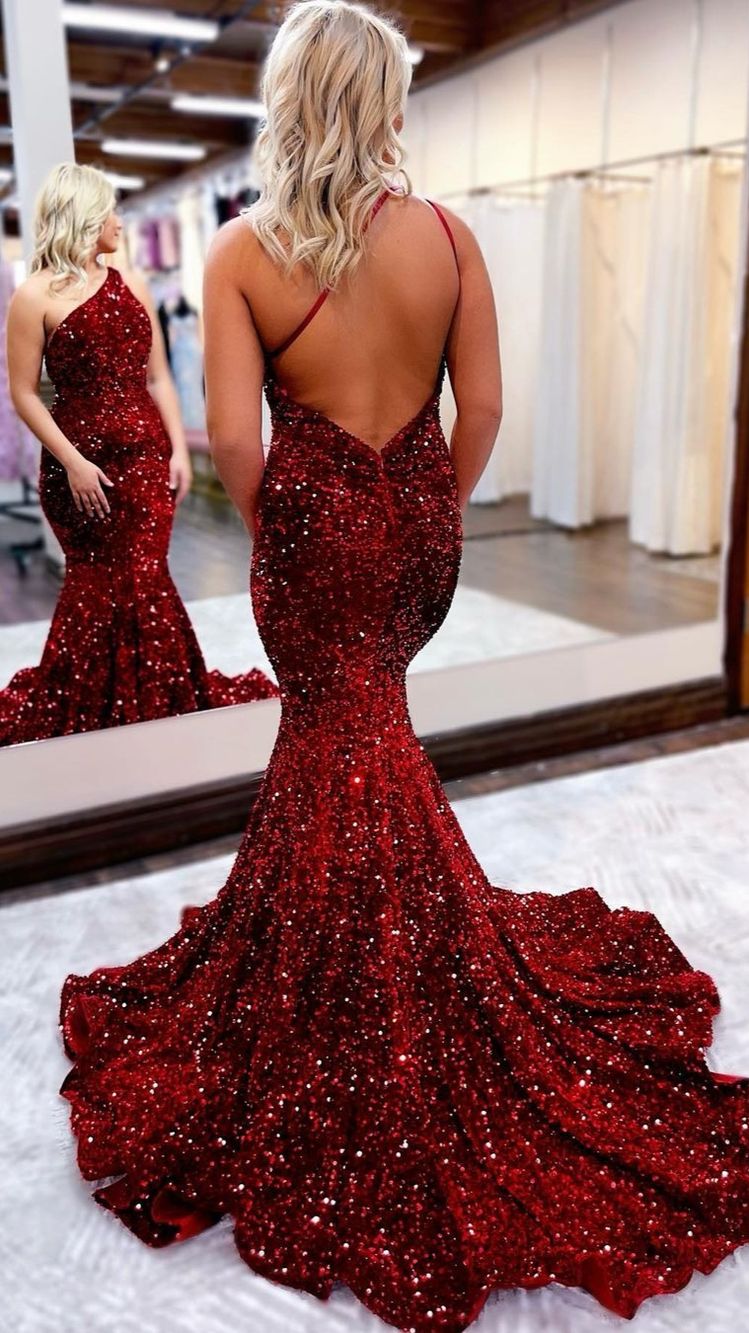 Vestido de fiesta de sirena con un hombro al descubierto y lentejuelas