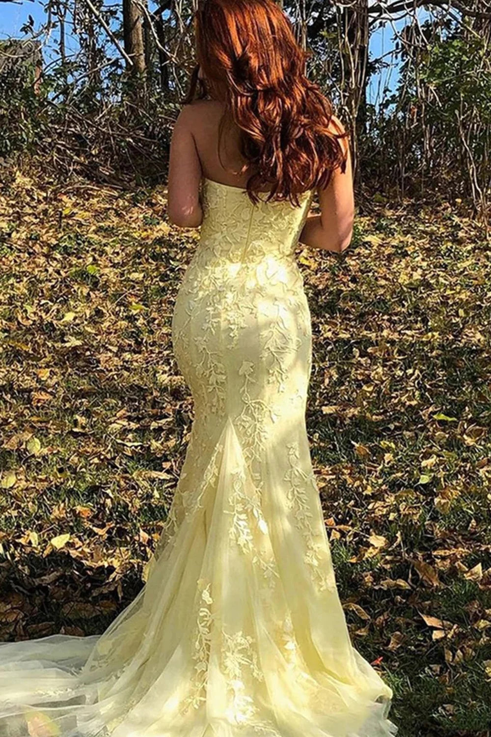 Vestido de fiesta largo de encaje sin tirantes de sirena con abertura