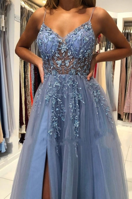 Elegantes vestidos de noche largos azules con cuentas y aberturas