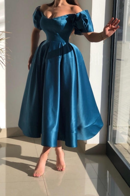 Elegantes vestidos de fiesta de satén azul con hombros descubiertos, corte A y largo hasta los tobillos