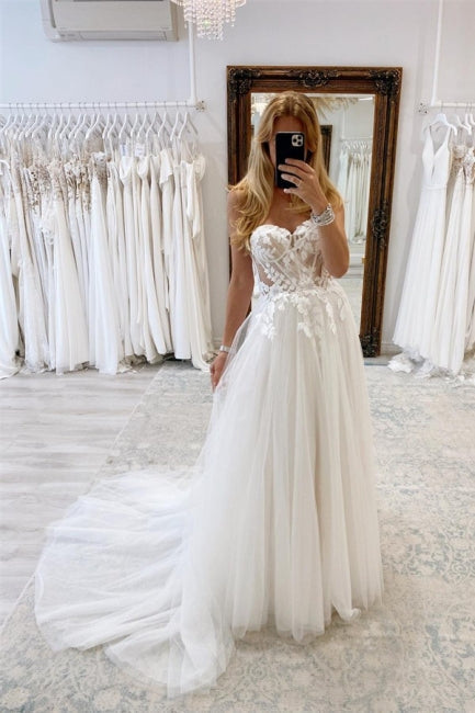 Elegantes Boho Langes Weißes A-Linien-Brautkleid aus Spitze und ärmellosem Tüll