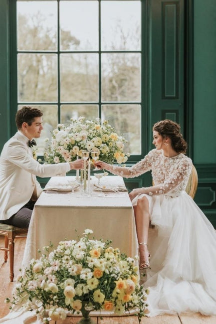 Elegante Hi-Lo-Spitzen-Tüll-Brautkleider mit langen Ärmeln