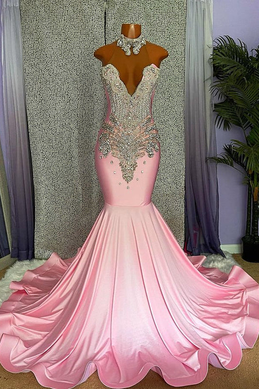 Elegante vestido de fiesta de sirena sin mangas con cuello alto y cuentas