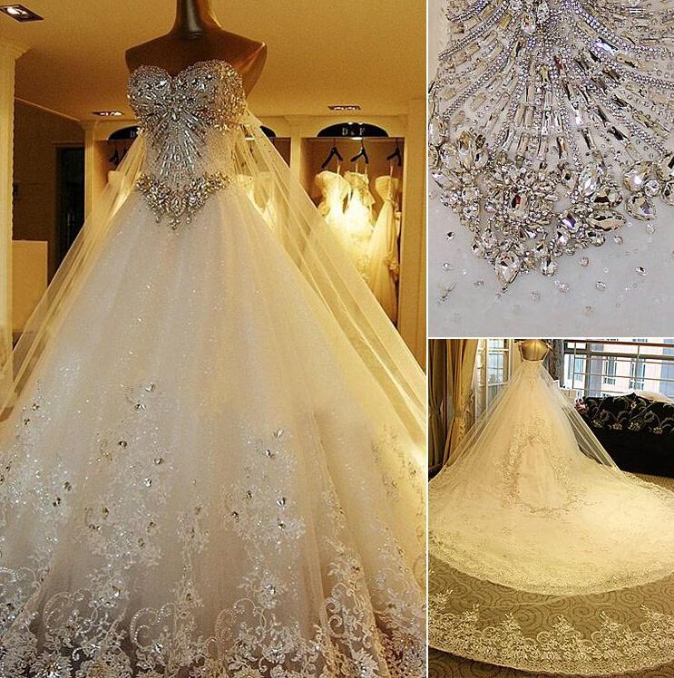 Elegantes langes A-Linien-Brautkleid mit Herzausschnitt und Kristallperlen