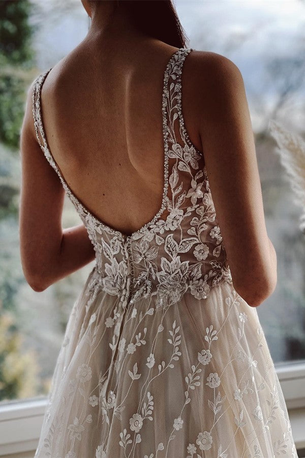 Elegante vestido de novia largo de tul con escote en V, espalda descubierta y encaje