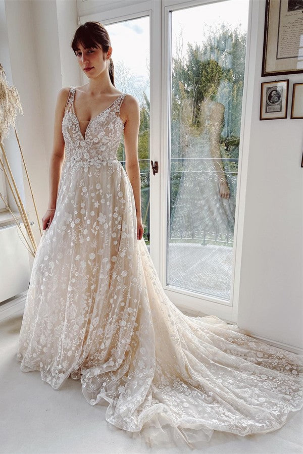 Elegante vestido de novia largo de tul con escote en V, espalda descubierta y encaje