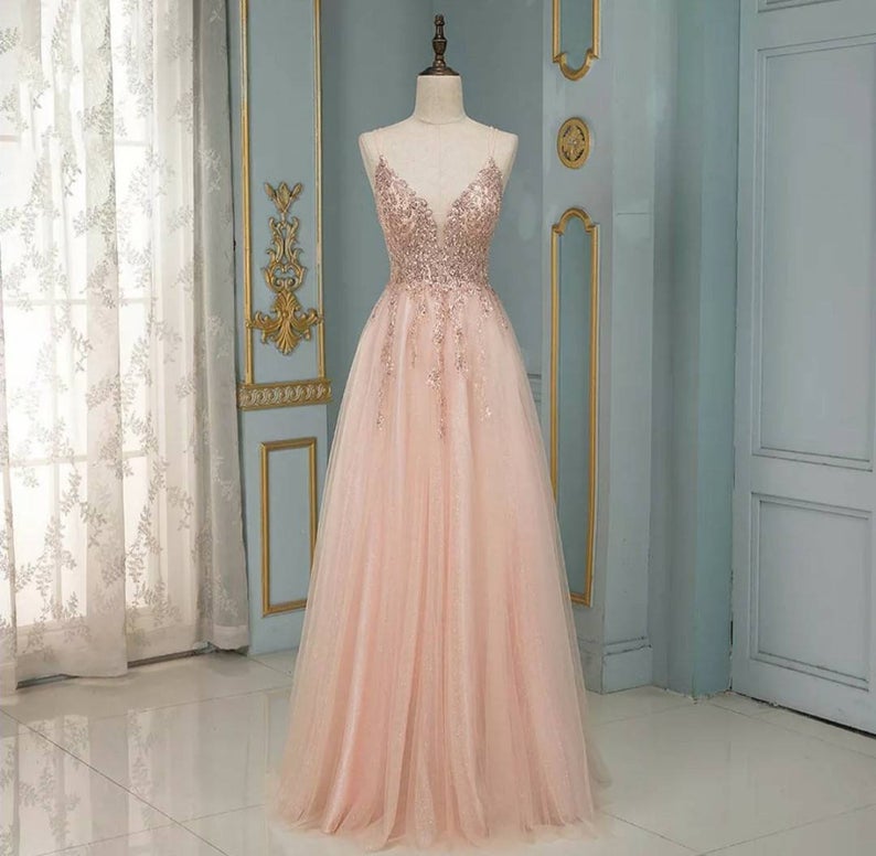 Elegantes langes rückenfreies Ballkleid aus Tüll in A-Linie mit V-Ausschnitt und Pailletten