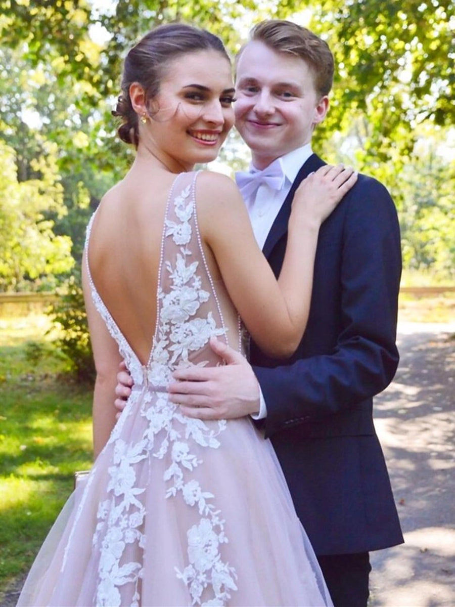 Elegant Long A-line V-neck Tulle Lace Backless Formal Graduation Prom Dresses