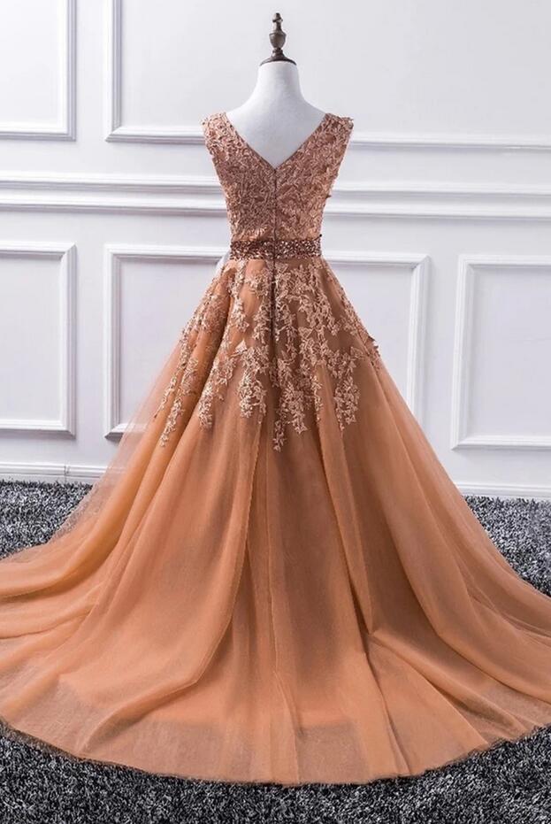 Elegantes langes A-Linien-Ballkleid mit V-Ausschnitt und Tüllspitze