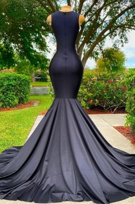 Elegante vestido de fiesta largo de encaje estilo sirena con joya negra y apliques