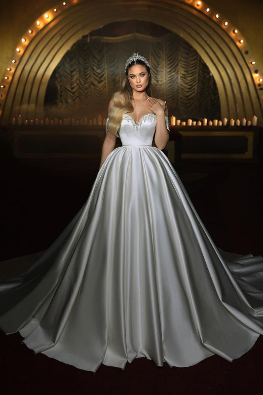 Elegantes langes elfenbeinfarbenes schulterfreies A-Linien-Brautkleid mit Herzausschnitt