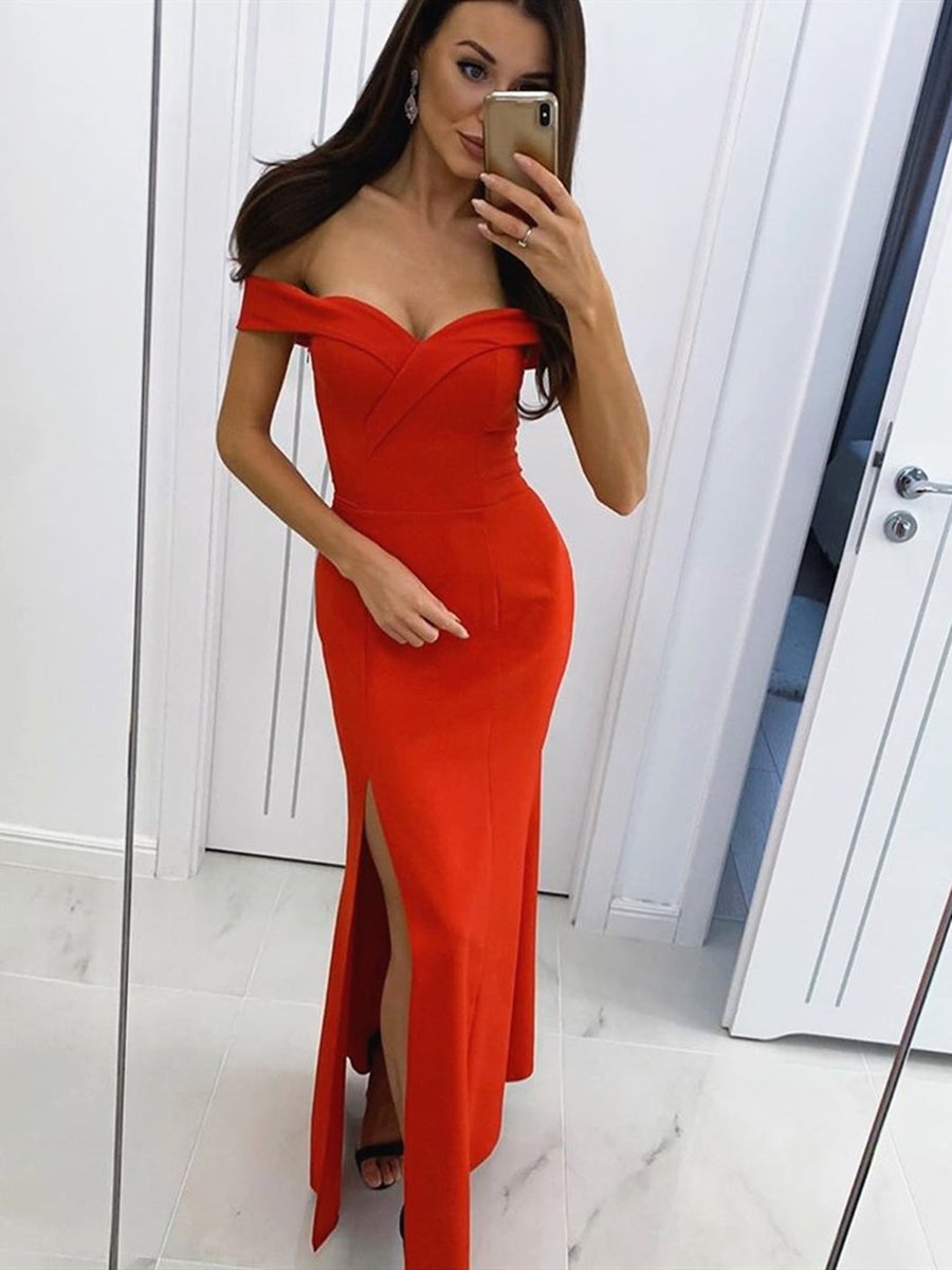 Elegantes langes Meerjungfrau-Abendkleid aus Satin mit schulterfreiem Schnitt und Schlitz