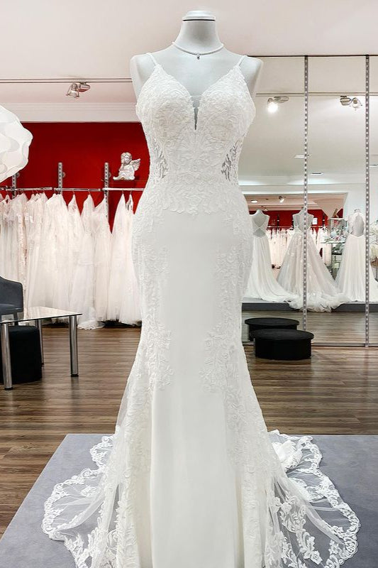 Elegantes langes Meerjungfrau-Brautkleid mit Spaghettiträgern und offenem Rücken aus Spitze und Satin