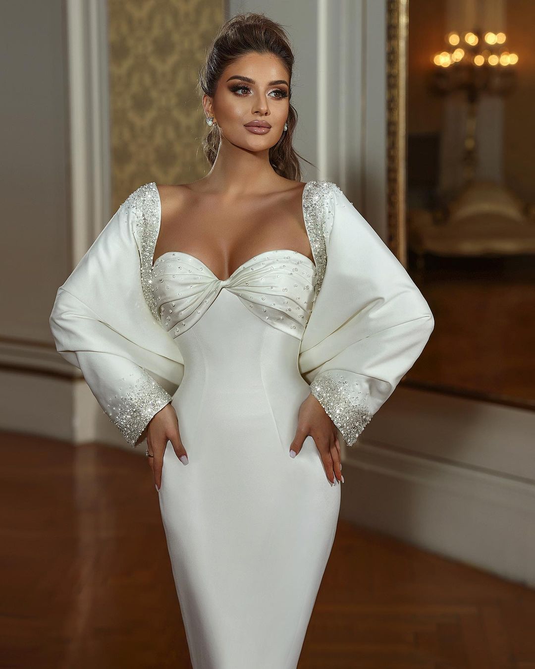 Elegantes langes Meerjungfrau-Brautkleid mit Herzausschnitt und langen Ärmeln und Perlenstickerei