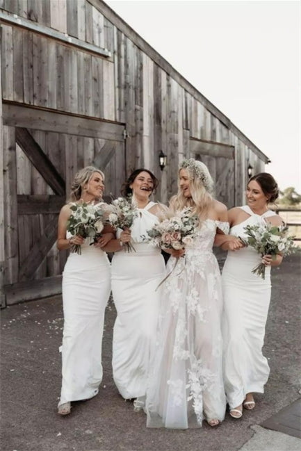 Elegantes, langes, schulterfreies Brautkleid aus Tüll mit floraler Spitze