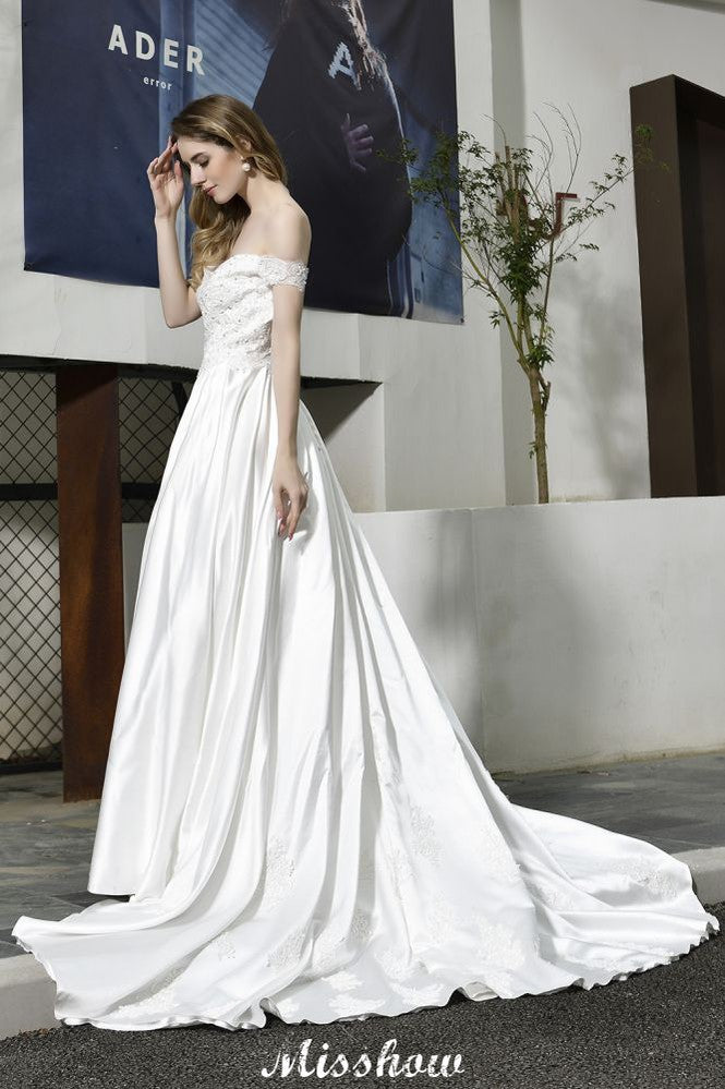 Elegantes schulterfreies Satin-Brautkleid in Bodenlänge mit Herzausschnitt und floraler Spitze in A-Linie