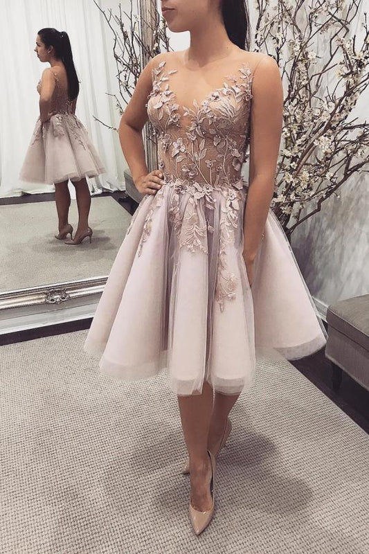 Elegante vestido de fiesta corto de corte A con escote barco, de tul y encaje, sin espalda