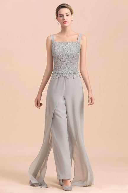Elegante mono de gasa con top de encaje plateado para madre de la novia en línea con capa cruzada