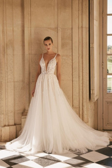 Elegantes vestidos de novia de encaje en forma de A sin mangas con tirantes finos