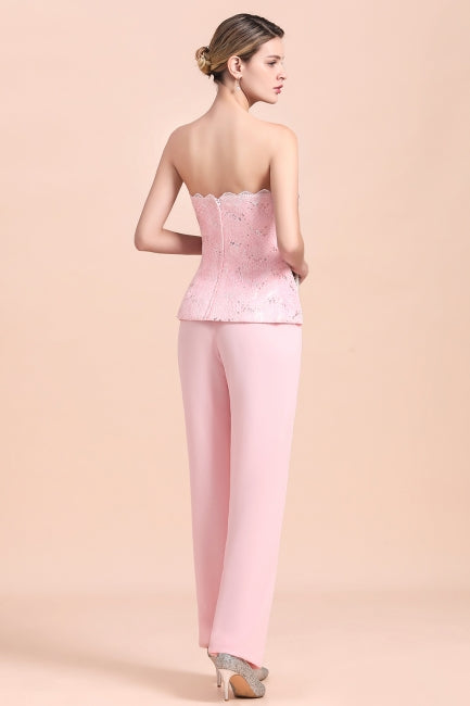 Elegante mono de madre de la novia con apliques sin tirantes y mangas largas cruzadas