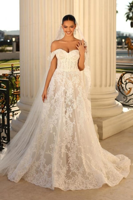 Elegante Herzausschnitt Flügelärmel A-Linie Spitze Brautkleider