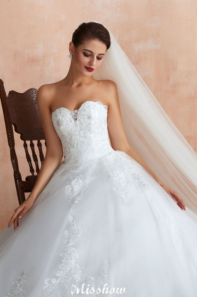 Elegantes weißes Brautkleid mit Herzausschnitt | Schlichtes A-Linien-Ballkleid aus Tüll