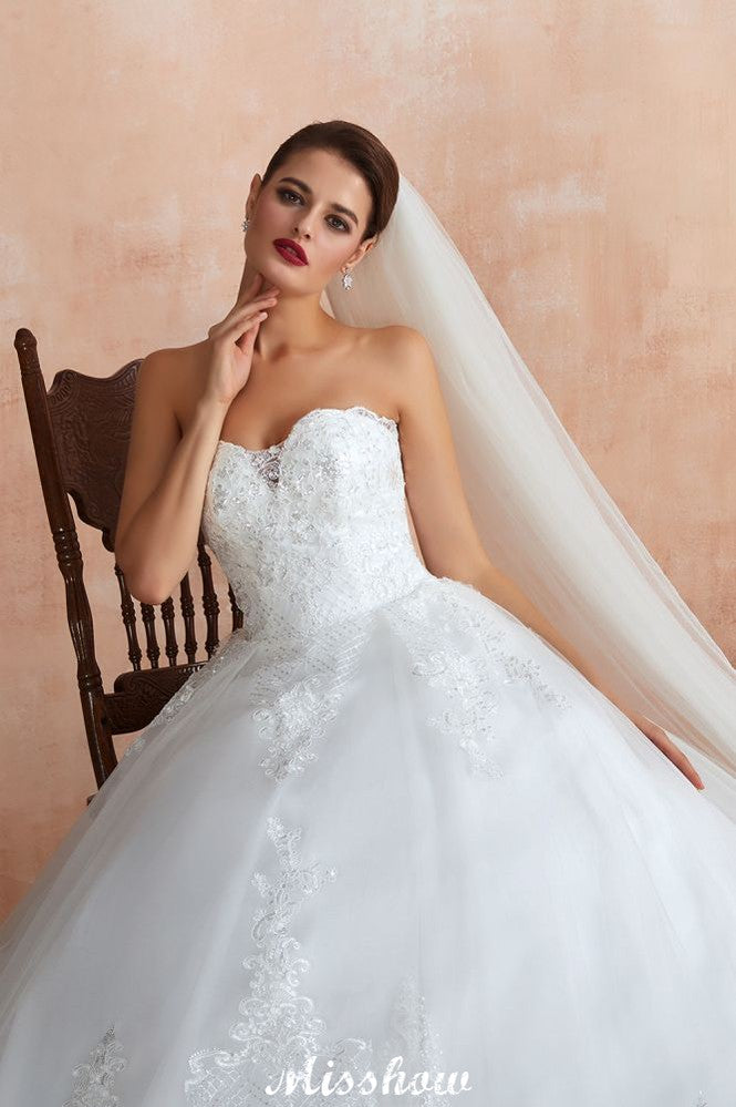 Elegantes weißes Brautkleid mit Herzausschnitt | Schlichtes A-Linien-Ballkleid aus Tüll