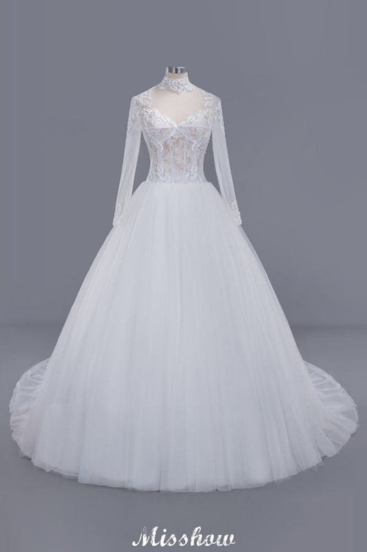 Elegantes Ballkleid mit Tüllspitze, hohem Halsausschnitt, langen Ärmeln und bodenlangem Brautkleid