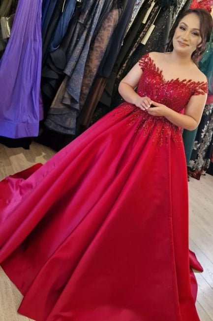 Elegantes vestidos de novia de satén con escote en V y mangas cortas.