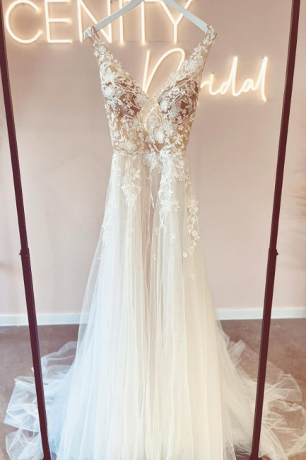 Elegantes vestidos de novia de encaje con escote en V, sin mangas, corte A y espalda descubierta