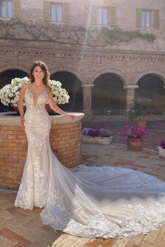 Elegantes V-Ausschnitt Spaghettiträger Ärmelloses Meerjungfrau Brautkleid mit Spitze