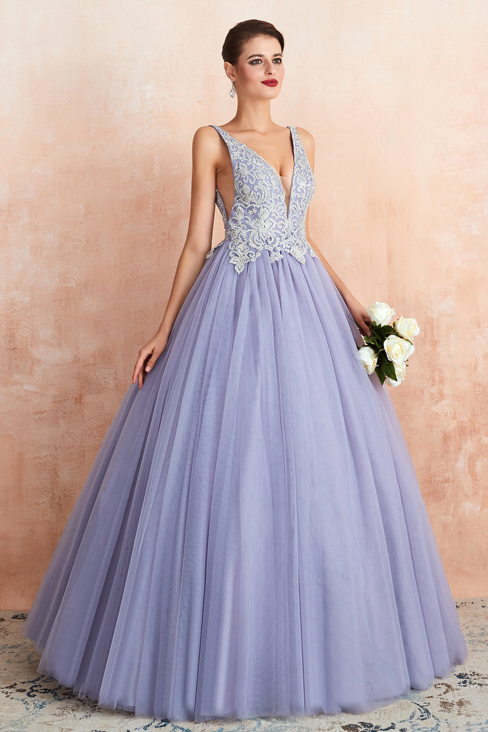Ausgezeichnetes langes, ärmelloses, rückenfreies Ballkleid aus Tüll im Prinzessinnen-Stil mit V-Ausschnitt
