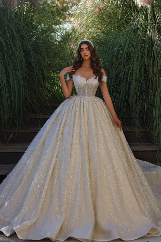 Exquisites bodenlanges, ärmelloses, schulterfreies A-Linien-Brautkleid aus Spitze mit Rüschen
