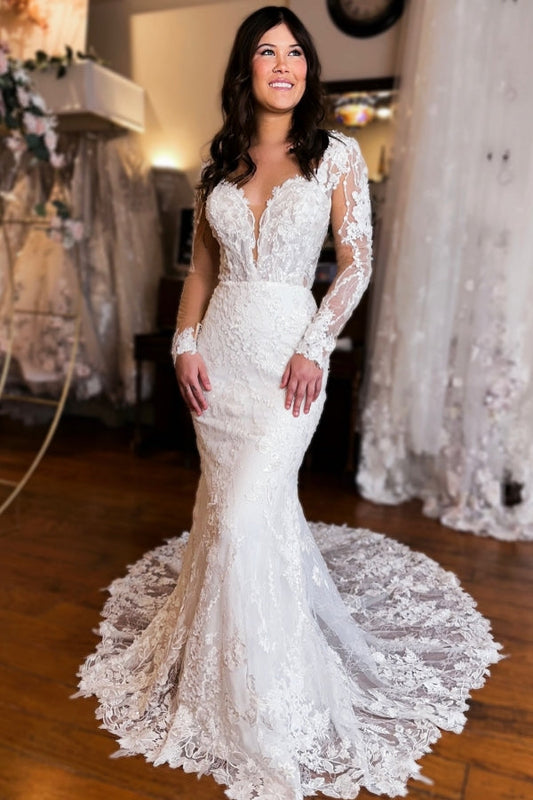 Extravagantes langes Meerjungfrau-Brautkleid mit V-Ausschnitt und rückenfreiem Spitzendesign und langen Ärmeln