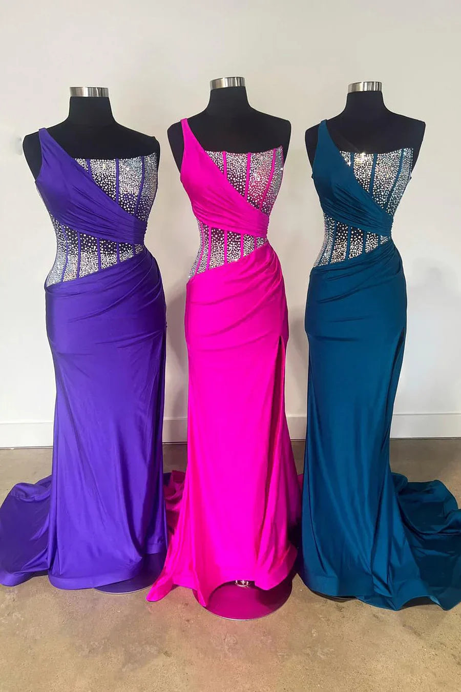 Vestidos de fiesta largos de sirena azul con un solo hombro y cuentas