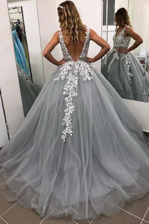 Fabelhaftes langes rückenfreies Ballkleid aus Tüll in A-Linie mit V-Ausschnitt und Spaghettiträgern