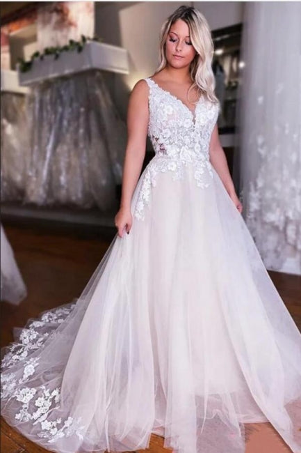 Vestido de novia de encaje con escote en V, espalda descubierta y tirantes finos