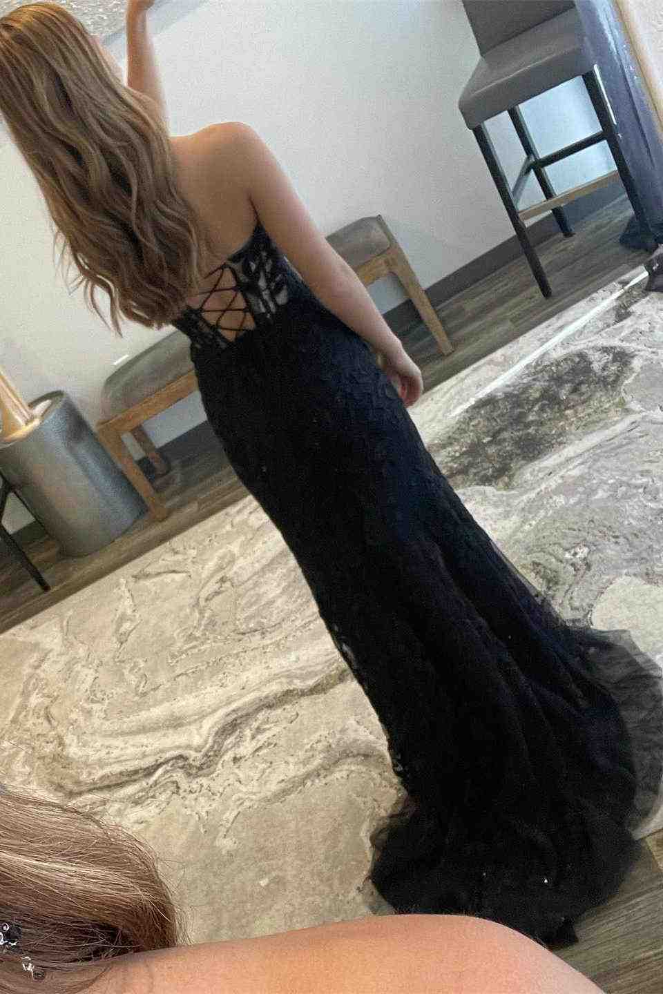 Vestido de fiesta de sirena con corsé sin tirantes y encaje con abertura