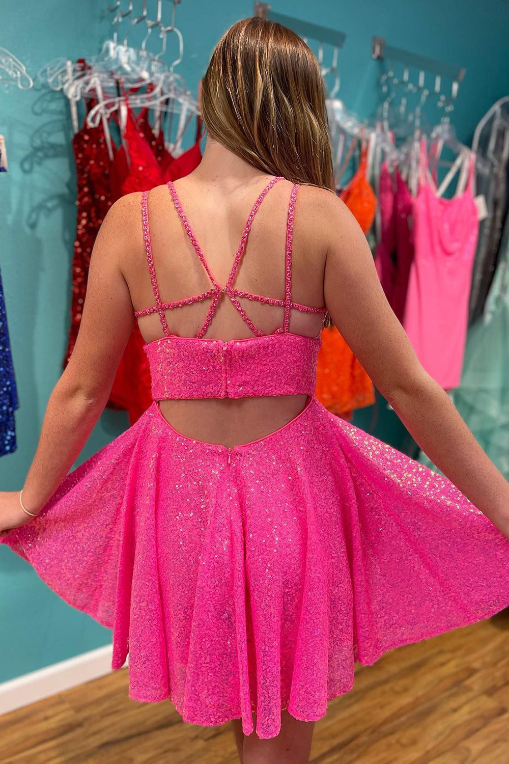 Vestido de fiesta de lentejuelas con tirantes dobles y corte A