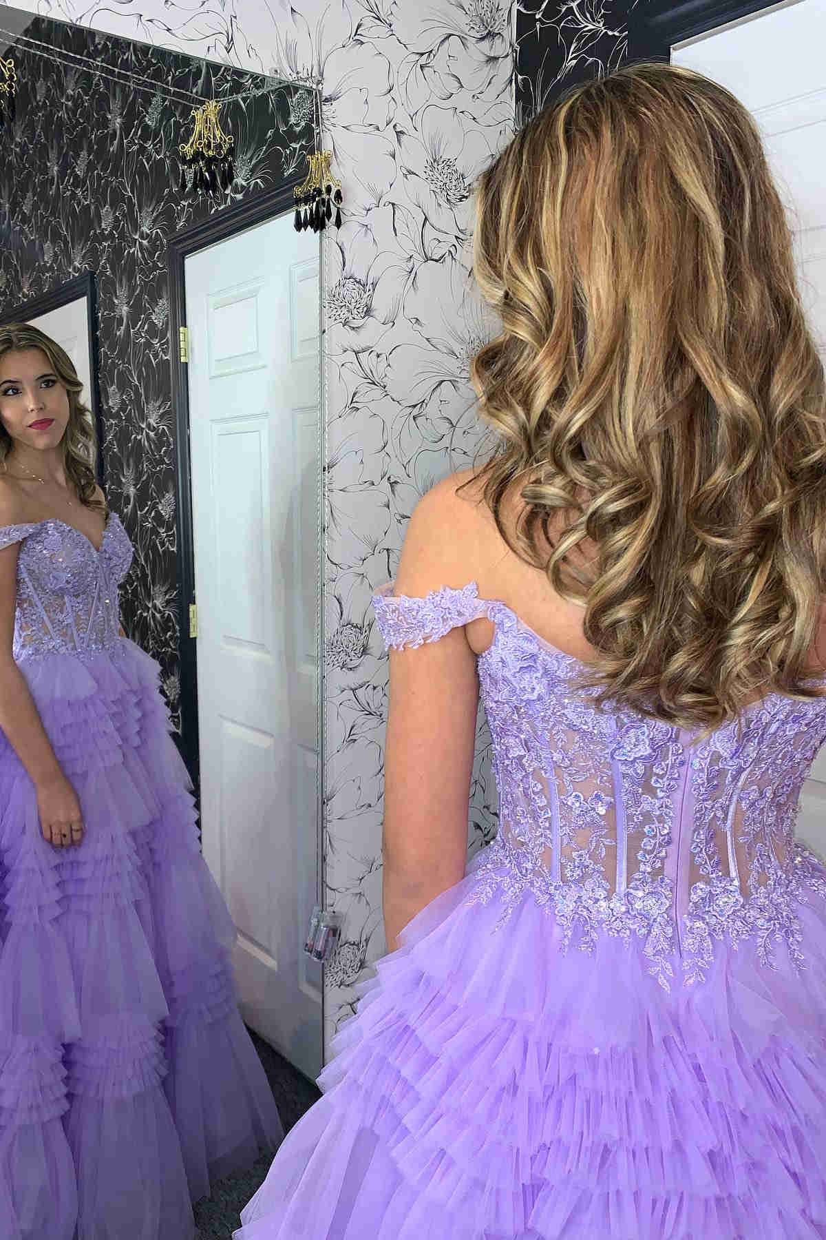 Vestido de fiesta largo de tul con hombros descubiertos y volantes en capas