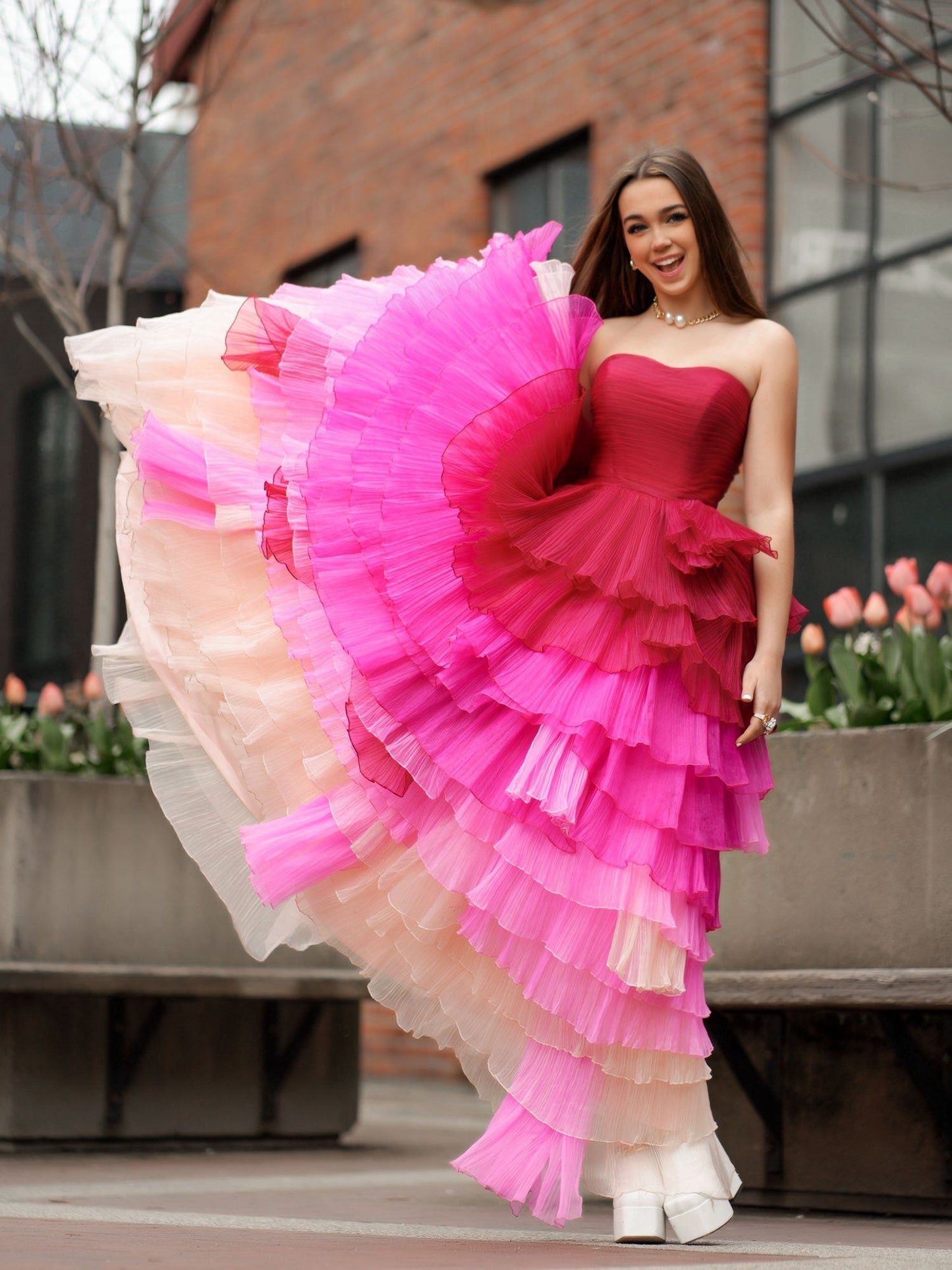 Vestido de fiesta largo con escote corazón plisado y volantes