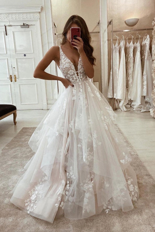 Glamoroso vestido de novia de corte A con escote en V, tirantes y apliques de encaje