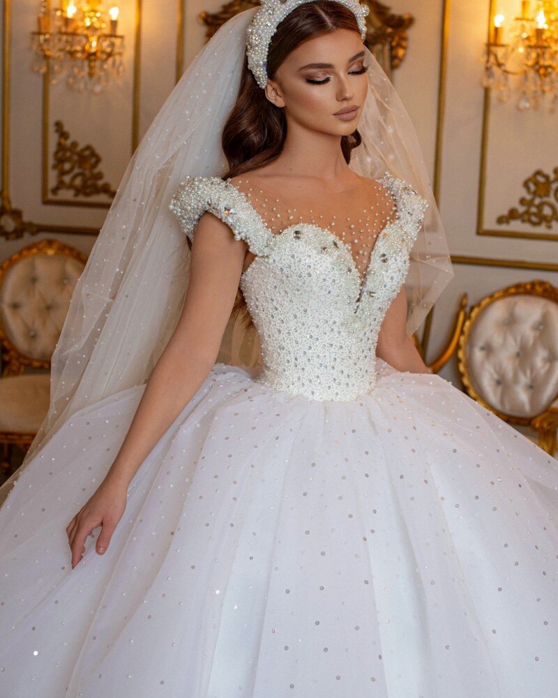 Glamouröses langes Prinzessin-Brautkleid mit schulterfreiem Tüll und Perlen