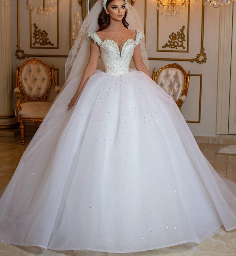 Glamouröses langes Prinzessin-Brautkleid mit schulterfreiem Tüll und Perlen