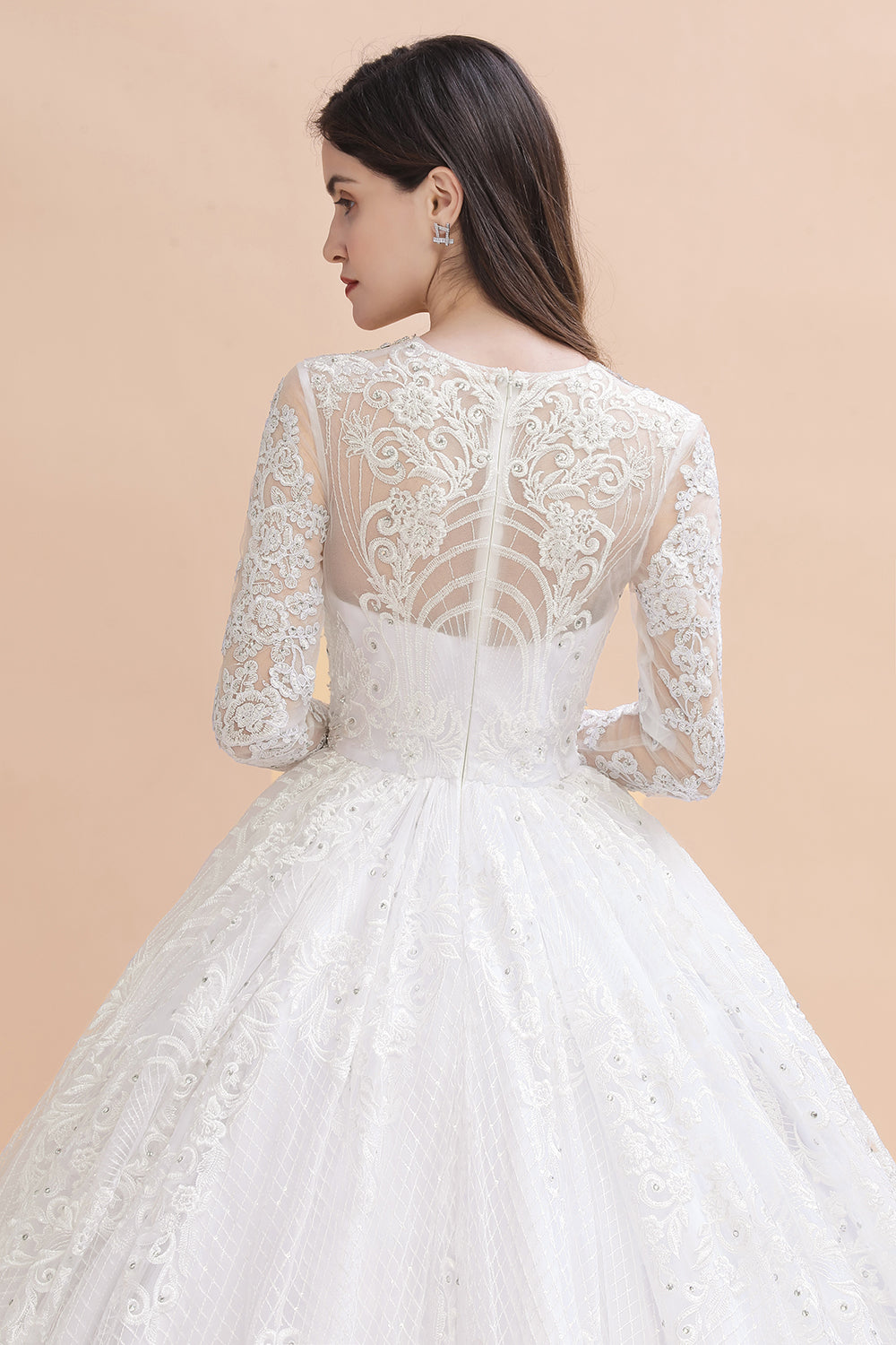 Glamouröses Brautkleid mit langen Ärmeln und Perlen in Weiß/Elfenbein