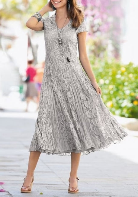 Glamoroso vestido de madre de encaje, corte A, mangas cortas y escote en V