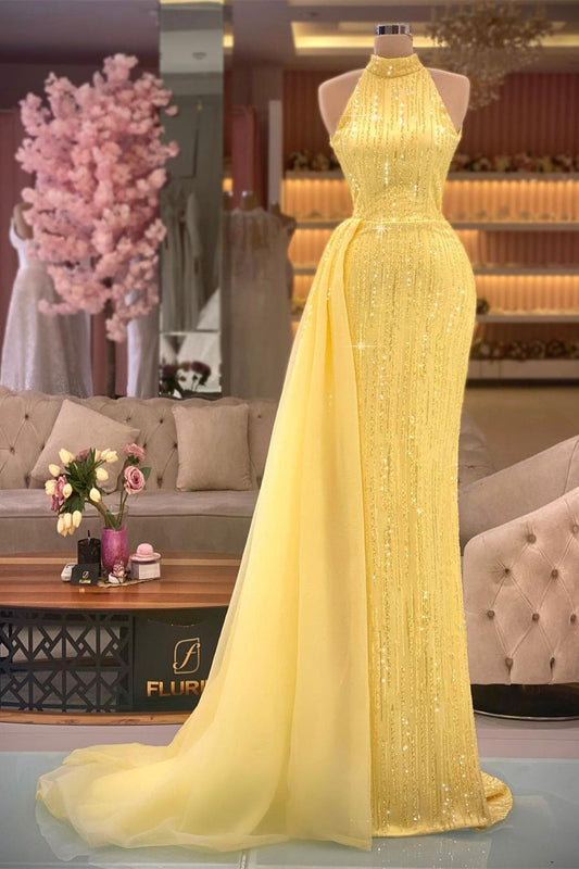 Glamoroso vestido de fiesta amarillo de cuello alto, sin mangas, con lentejuelas, largo hasta el suelo y volantes