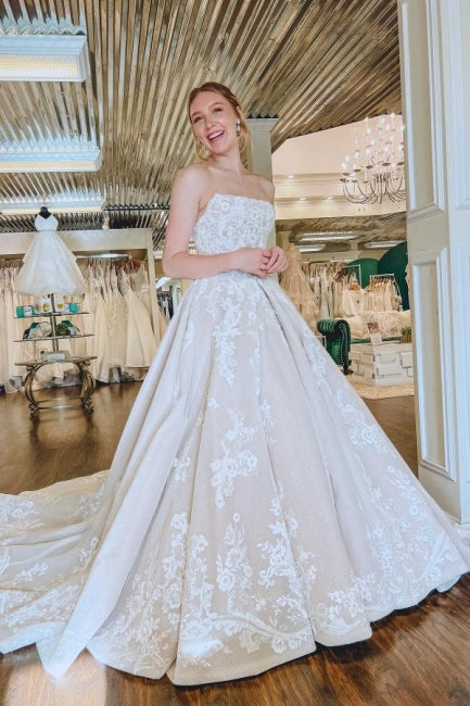 Hermosos vestidos de novia sin mangas con apliques de encaje en forma de A