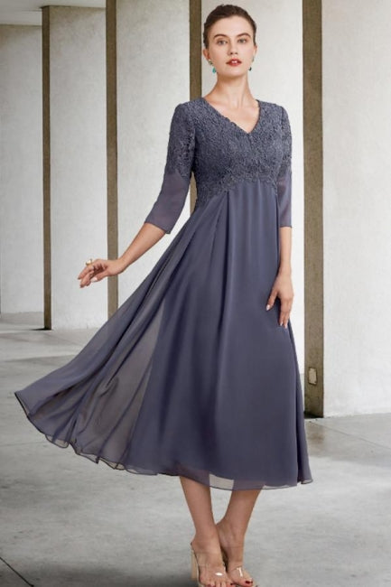 Hermoso vestido de madre de la novia de corte A con encaje, escote en V, mangas 3/4 y apliques para dama de honor.