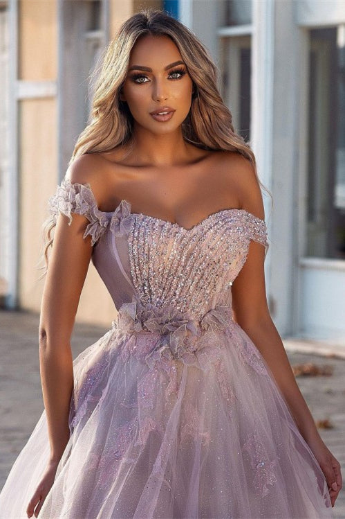 Hermoso vestido de fiesta de tul con hombros descubiertos, corte A y cuentas